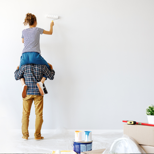 Uppgradera barnrummet, fräscha upp sovrummet eller förnya farmors gamla vardagsrum. Välj bland tusentals färger, tapeter och golv.